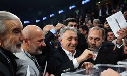 Beşiktaş Başkan Adayı Hüseyin Yücel, oyunu kullandı (FOTO EKLENDİ)