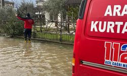 Erdek'te sağanak ve fırtına; ev ve iş yerlerini su bastı