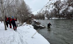 Kayıp Sabit öğretmen, Karasu Nehri'nde aranıyor / Ek fotoğraflar