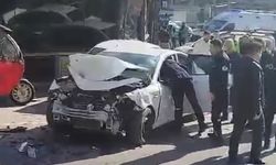 Adana'da motosikletle çarpışan otomobil, park halindeki araca ve yayalara çarptı: 1 ölü, 3 yaralı