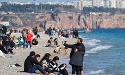 Antalya'da sömestir tatili yoğunluğu; Konyaaltı Sahili doldu