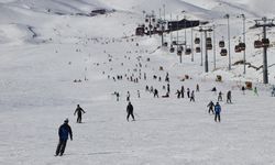 Erciyes Kayak Merkezi'nde hafta sonu yoğunluğu