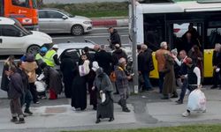 İstanbul - Fatih'te otomobil İETT otobüsüne çarptı: 3’ü çocuk 8 yaralı