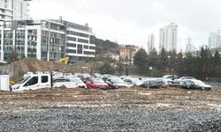 İstanbul - Sarıyer'de yağış sonrası otoparktaki sıfır araçlar su içinde kaldı