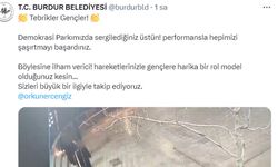 Parka verdikleri zarar kameraya yansıdı; belediye 'Tebrikler gençler' diye paylaştı