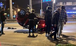 İstanbul- Avcılar'da takla atan otomobildeki 4 kişinin kurtarılma anları kamera