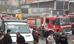İstanbul - Kağıthane'de orman ürünleri deposunda yangın: 4 işçi dumandan etkilendi