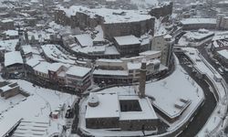 Tarihi dokusu gün yüzüne çıkarılan kar altındaki Bitlis, havadan görüntülendi