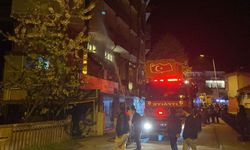 6 katlı binanın giriş katındaki yangın söndürüldü