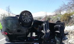 Devrilen otomobildeki çift ile 2 çocuğu yaralandı