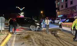 Gebze'de cip ile otomobil çarpıştı: 2 yaralı