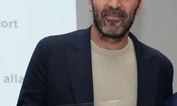 İtalya’da düzenlenen ‘Inside The Sport 2025’ gecesinde Türk gazeteci Keşaplı da ödül aldı