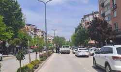 Kamyonet otomobile çarptı; 3 yaralı