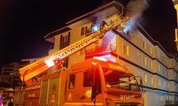 Kırşehir'de 4 katlı binada çıkan yangında 3 kişi dumandan etkilendi