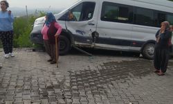 Osmaniye'de 9'u öğrenci 11 kişinin yaralandığı kaza kamerada