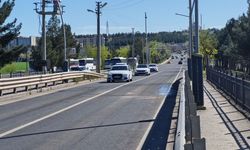 Otomobil ile belediye otobüsü kafa kafaya çarpıştı: 1 ölü, 4 yaralı
