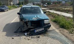 Otomobille traktör çarpıştı: 3 yaralı
