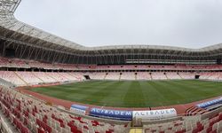 Sivas 4 Eylül Stadı Sivasspor-Fenerbahçe maçına hazırlanıyor