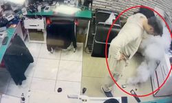 Tamire getirilen telefonun bataryasının patlama anı kamerada