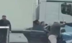 Trafikteki satırlı kavga kamerada; 1 yaralı
