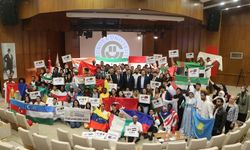 Yabancı öğrencilerden yöresel kıyafetlerle karnaval havasında bahar şenliği