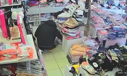 Yalova'da da hissedilen depremde panikle dükkanından kaçan esnaf kamerada