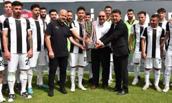 Manisaspor, şampiyonluk kupasını kaldırdı