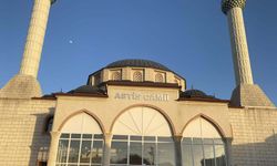 Namaz kıldırdıktan sonra kalp krizi geçiren müezzin defnedildi