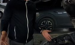 Otomobilin motor bölümüne giren yavru kedi 4 saatte kurtarıldı