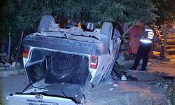 Adıyaman’da devrilen otomobildeki çifti ölüm ayırdı