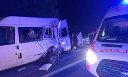 Anadolu Otoyolunda TIR, minibüse çarptı: 7 yaralı