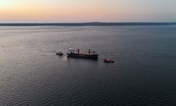 Çanakkale Boğazı’nda bir geminin makine dairesinde çıkan yangın söndürüldü / Ek fotoğraflar