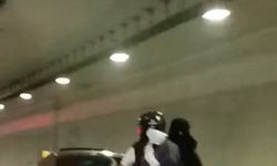 İstanbul - Avrasya Tüneli'nde 1'i bebek 3 kişinin motosiklette tehlikeli yolculuğu kamerada
