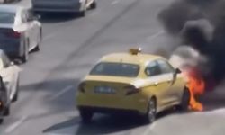 İstanbul - Fatih'te taksi alev alev yandı
