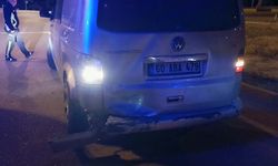 Kaza yaptıktan sonra alkolün etkisiyle yere yığıldı