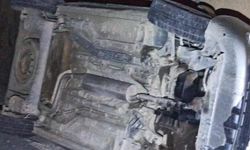 Otomobil su kanalına düşüp, istinat duvarına çarptı; 2 yaralı