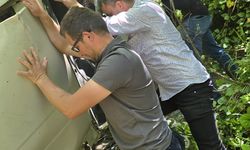 Otomobil uçuruma yuvarlandı: 3 yaralı