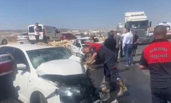 Şanlıurfa’da iki otomobil kafa kafaya çarpıştı: 5 yaralı