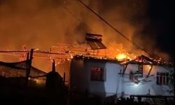 Tokat'ta 2 katlı ahşap evde yandı