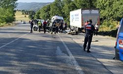 Tokat'ta hafif ticari araç, kamyona çarptı: 2 ölü, 3 yaralı