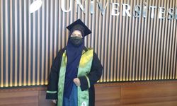 13’üncü üniversitesini birincilikle bitirdi