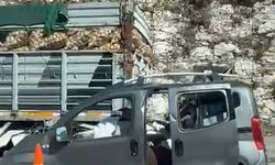 Adana’da otoyolda TIR’a arkadan çarpan hafif ticari araçtaki 5 kişi öldü