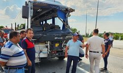 Afyonkarahisar’da yolcu midibüsü ile TIR çarpıştı; 7 yaralı