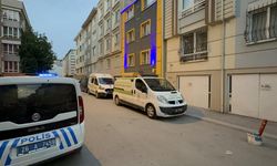 Apartman merdivenlerinde ölü bulundu