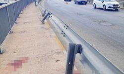 Bariyerlere çarpan motosikletin sürücüsü öldü