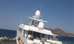 Bodrum'da kayalıklara çarpan motoryatı kurtarma çalışmaları sürüyor