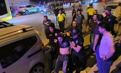 Bursa'da iki grup arasındaki ‘laf atma’ kavgasına aileler de karıştı; olay kamerada