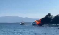 Çeşme'de marinada bağlı motoryat yandı; o anlar kamerada