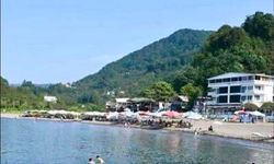 Denizde boğulma tehlikesi geçiren kızını kurtarmak isteyen baba, öldü