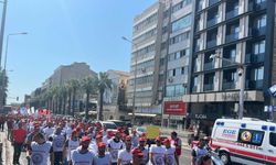 İzmir'de işten çıkarılanların eylemi 6'ncı gününde; meclis önünde arbede çıktı